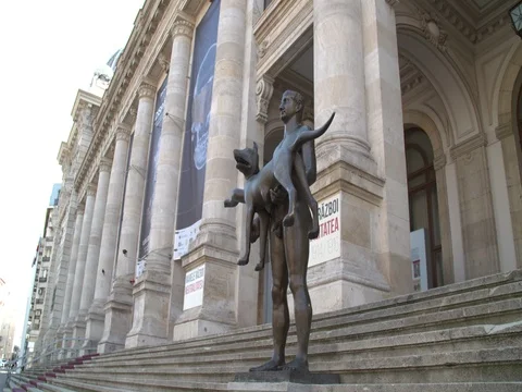 Statue and classic architecture 스톡 동영상 76716460