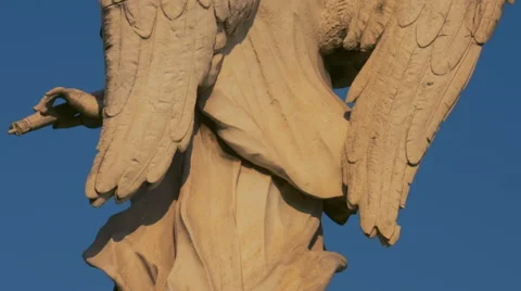 Statue of angel at Sant Angelo bridge in Rome, Italy, Vídeos de archivo 66995246