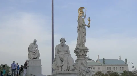 Statue of Athena and other sculptures at Austrian Parliament Building, Vienna Vídeos de archivo 59572202