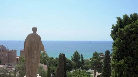 Statue of Augustus Caesar contemplating the mediterranean sea Video stock 93687424
