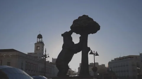 STATUE THE BEAR ADN THE STRAWBERRIES TREE  IN PLAZA SOL MADRID Stock Footage 162854416