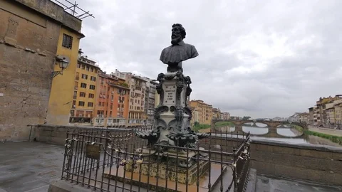 Statue of Benvenuto Cellini on Ponte Vecchio in Florence, Italy Stock-Footage 76271248
