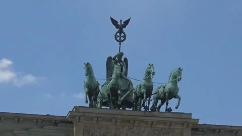 The statue on Brfdenburg gate Stock Footage 91701855