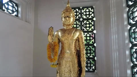Statue of Buddha covered with gold leaf, Buddhist Temple, Bangkok, Thailand Stock-Footage 161543373