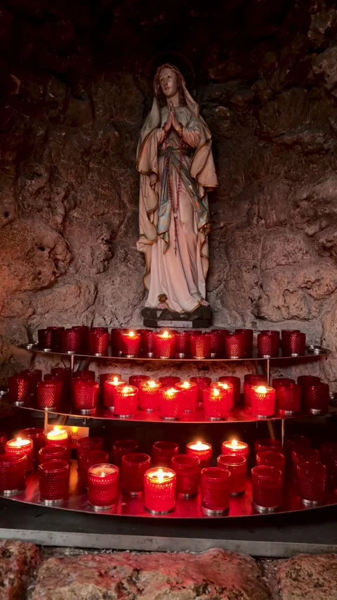 Statue with Burning Candles 動画素材 318849527