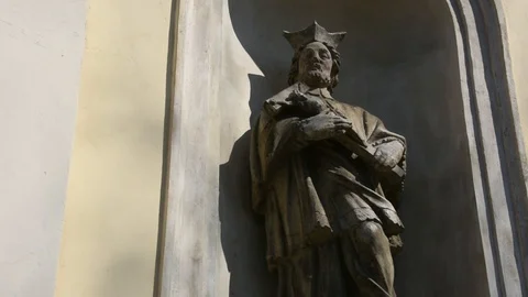 Statue carved on the wall in Lviv 스톡 동영상 129920846