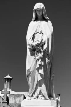 Statue in a cemetery Stock Photos