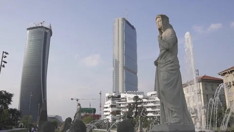 Statue in cityscape Stock Footage 104046621