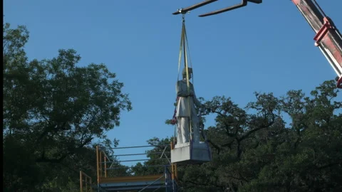 Statue Coming Down Video stock 133367017