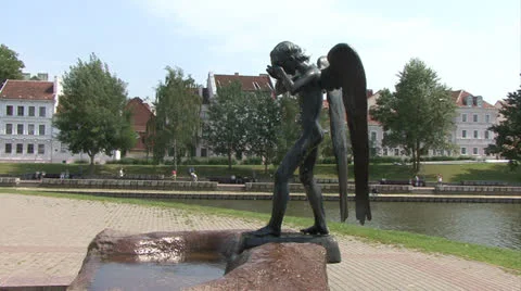 Statue "Crying angel" Stock-Footage 23119875