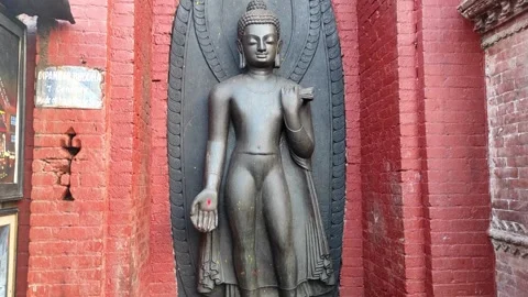 A statue depicting the Buddha Dipankara 스톡 동영상 330519993