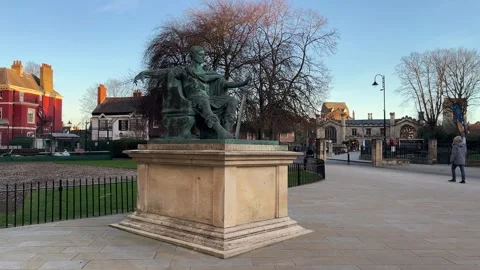 Statue of Emperor Constantine the Great in York, England 库存影片 330751966