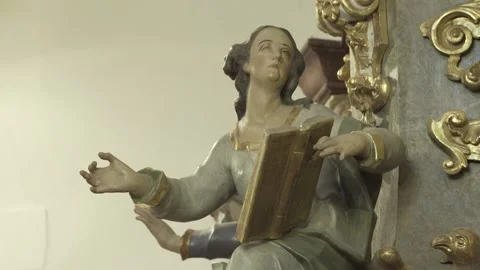 Statue of an evangelist 動画素材 166520525