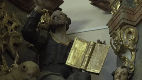 Statue of an evangelist Stock-Footage 166520545