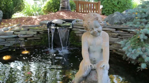 Statue in fountain Stock Footage 28887540