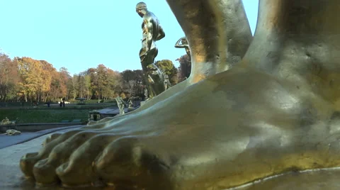 The statue in front of the Big Peterhof Palace Video stock 56375801