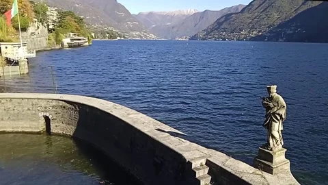 Statue in front of Lake Como Vídeo Stock 222016592
