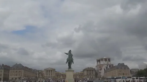 Statue in front of versailles and cloudy sky Stock Footage 100198593