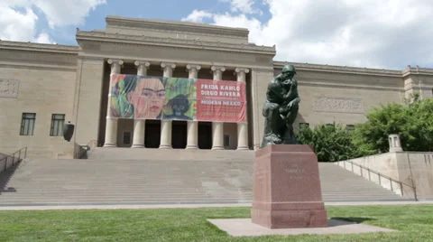 Statue in front of William Rockhill Nelson Gallery of Art Stock-Footage 27765847