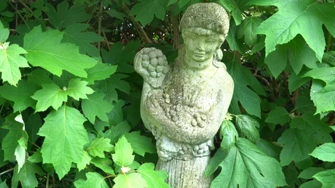 Statue in The Garden 4K Video stock 90433645