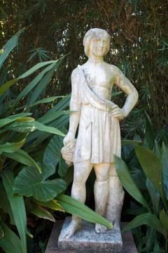 Statue in Garden Foto stock
