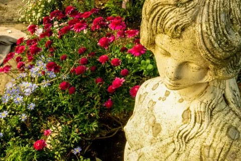 Statue in garden Foto stock
