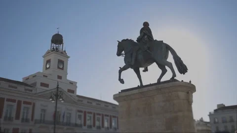 STATUE IN GATE OF THE SUN IN MADRID Stock Footage 162853727