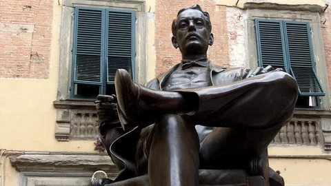 Statue of Giacomo Puccini Video stock 71813896