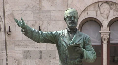 The statue of Giuseppe Mazzini in Chiavari Stock Footage 57675683
