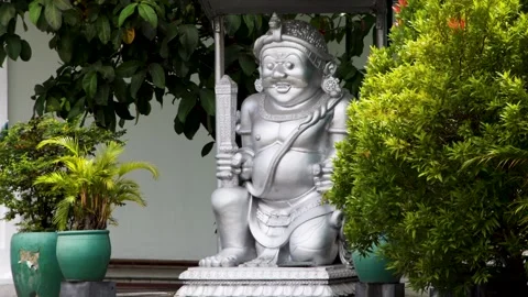 Statue, guardian, dwarapala, silver, sculpture, palace, royal, garden, plan.. Vídeos de archivo 344733387