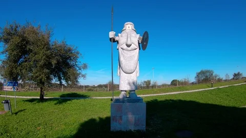 Statue on the highway of Évora Vidéo 123474935