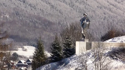 Statue of Jánošík in the winter. Stock-Footage 83309881