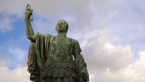 Statue of Julius Caesar  at Roman Forum in Rome, Italy Vídeo Stock 88183243