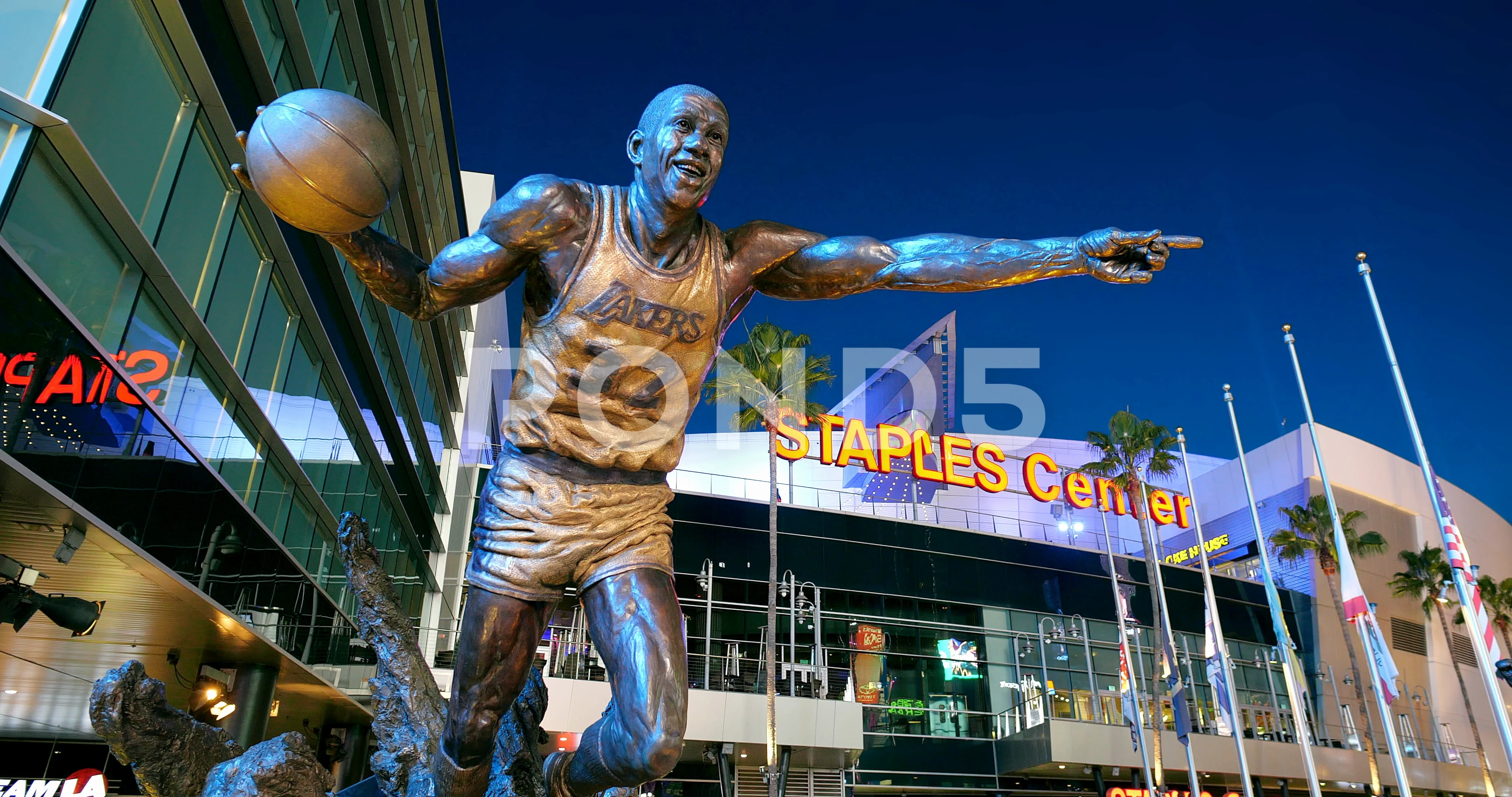 Los Angeles Lakers to unveil Kobe Bryant statue outside their arena on Feb.  8 - The San Diego Union-Tribune