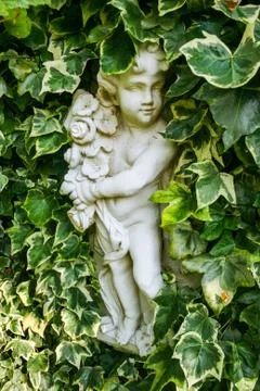 Statue with Leaves Фото