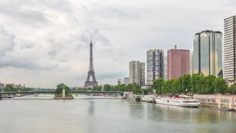 The Statue of Liberty and the Eiffel Tower timelapse hyperlapse with modern Stock Footage 236710405