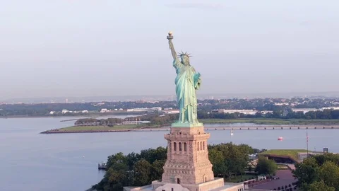 Statue of Liberty ascending approach Stock Footage 113702409