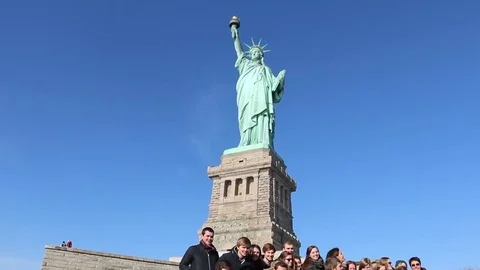 Statue of Liberty group photo - with audio Stock Footage 81007053