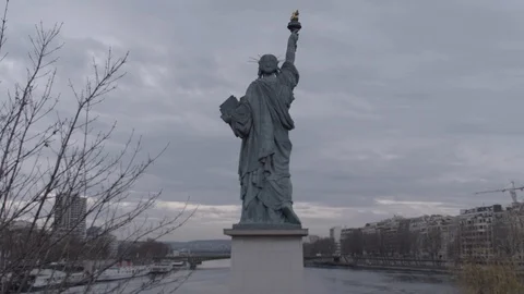 Statue of Liberty in Paris Video stock 85600490