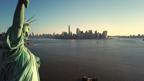 Statue of Liberty pulling back sunset Manhattan skyline New York NYC 4K 1080 HD 스톡 동영상 87242052
