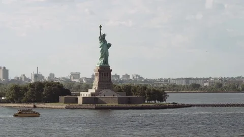 Statue of Liberty from the river 83290130