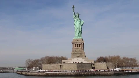 Statue of Liberty seen from the ferry back to Manhattan Video stock 81007272