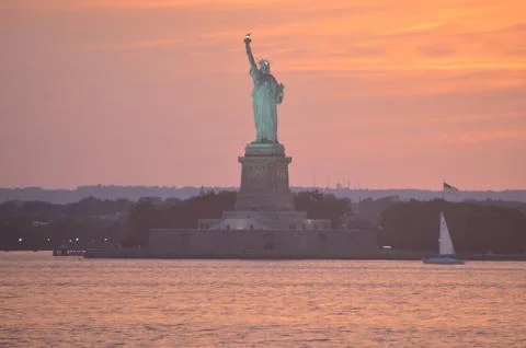 Statue of Liberty at Sunset Foto stock
