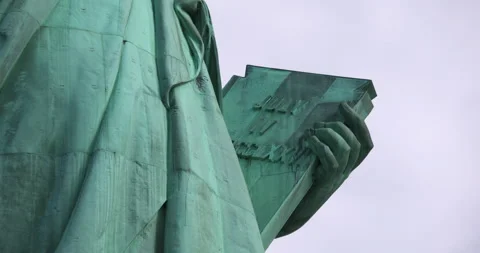 Statue Of Liberty Tablet Vídeo Stock 135745760