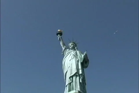 Statue of Liberty zoom 1 Stock Footage