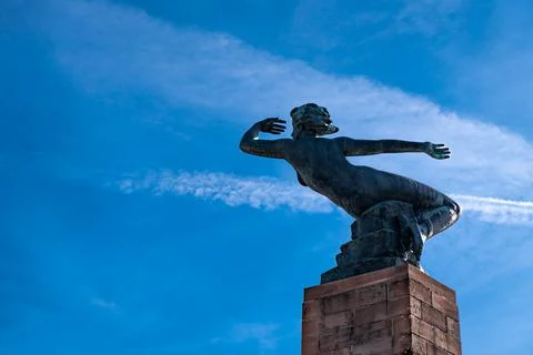 Statue looking into the blue sky Foto stock