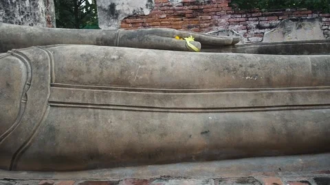 Statue of the lying stone Buddha in North Tailand Stock-Footage 168599124