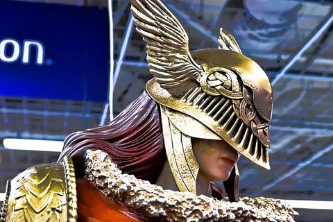 Statue of Malenia from Elden Ring in Links Umeda, Osaka. 스톡 사진