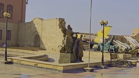 A statue of a man on a horse Stock Footage 291638722