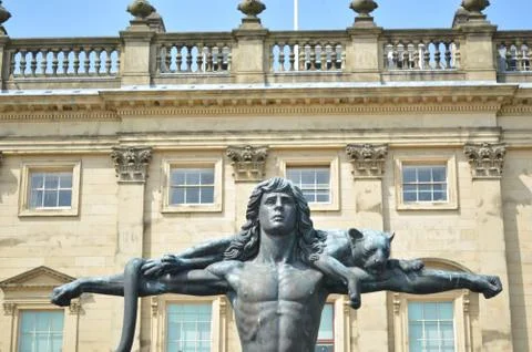 Statue of man with leopard on the back in York, In front of Victorian building Stock Photos